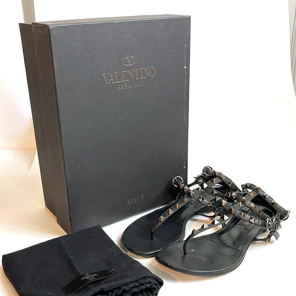 Valentino Garavani Noir Black Rockstud Thong Gladiator Sandals - Picture 12 of 12